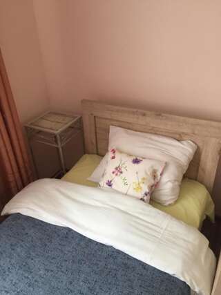 Хостелы Homey Hostel Минск Односпальная кровать в общем мужском номере-5