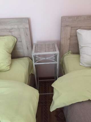 Хостелы Homey Hostel Минск Односпальная кровать в общем мужском номере-8